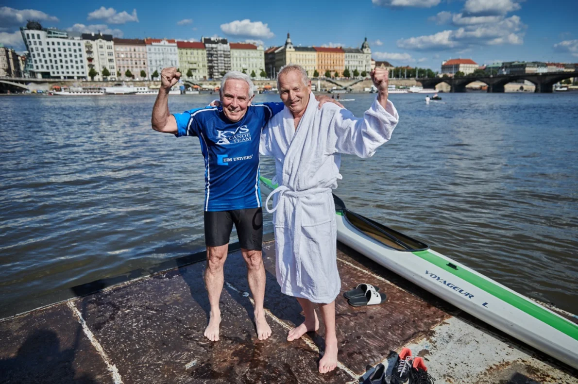 Jeden připlaval, druhý připlul na kajaku. Elitní lékaři Pafko a Pirk radí, jak být „Silnější pro život“