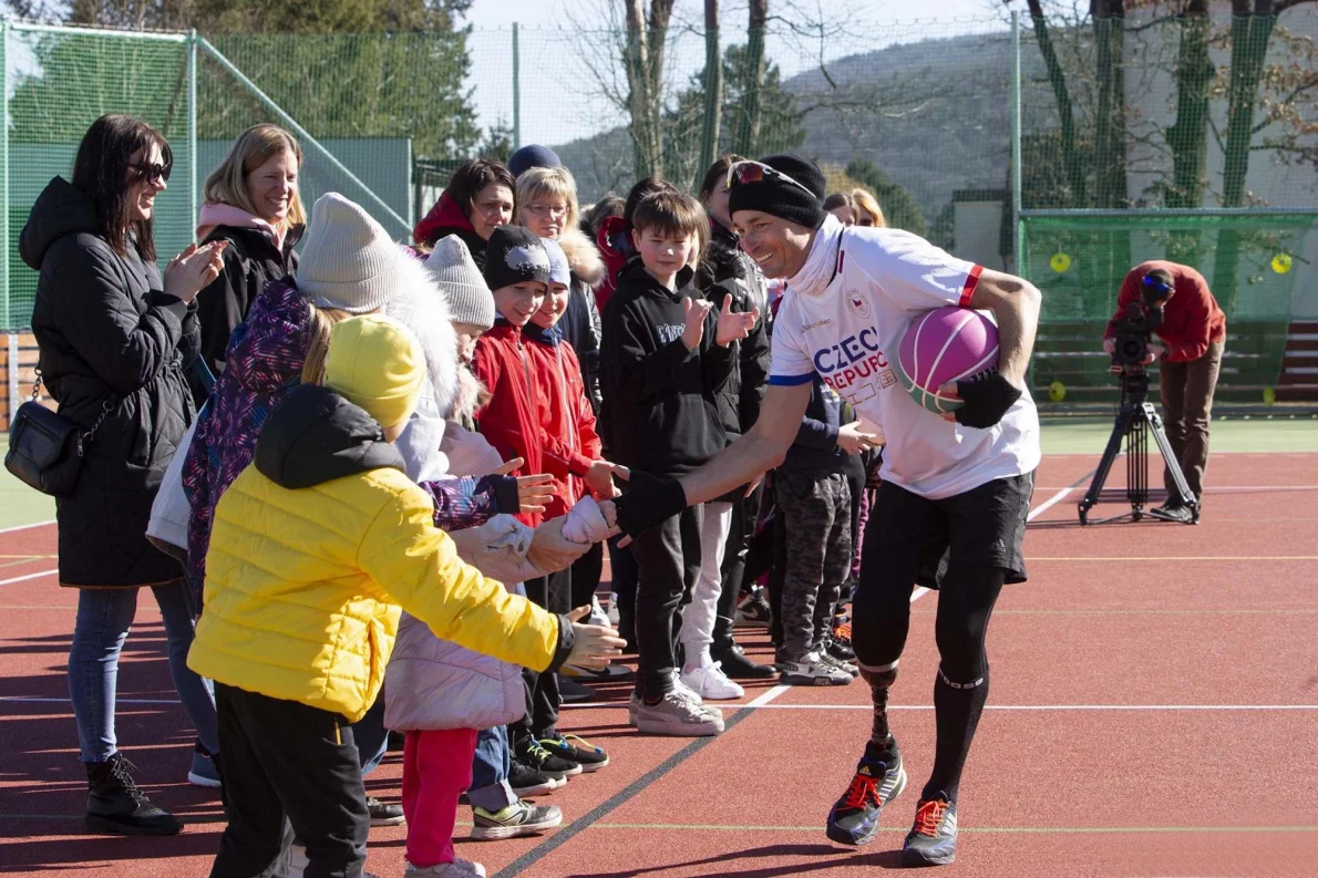 Czech Olympians played sports with Ukrainian children