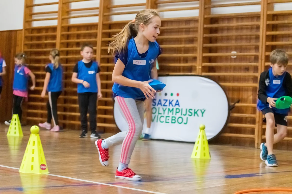 Třetí hodina tělocviku. Může českým školákům pomoct?