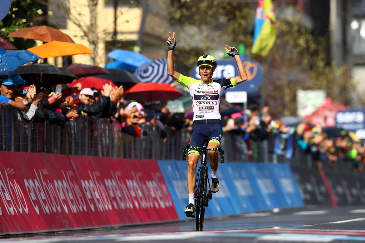 Hrál hokej a jako florbalista vyhrál olympiádu. Teď cyklista Hirt exceluje na Giru