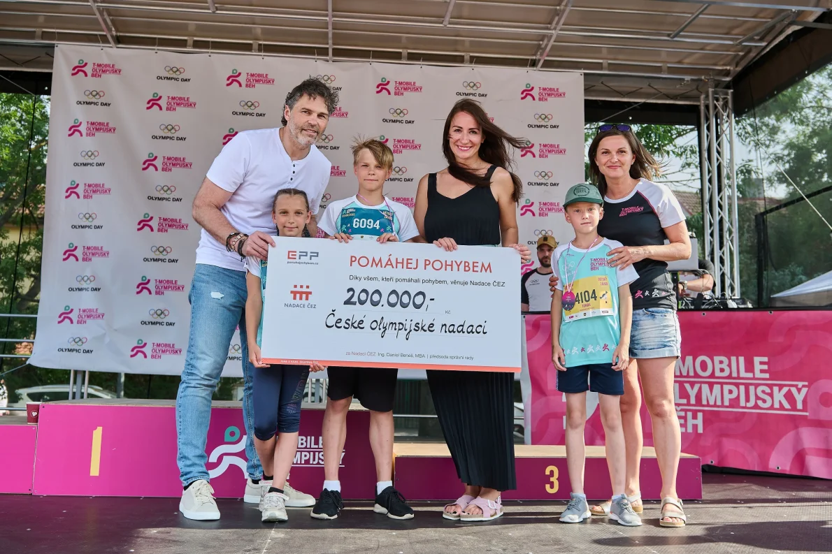 Výjimečný Olympijský běh zažilo 73 tisíc běžců i Jaromír Jágr