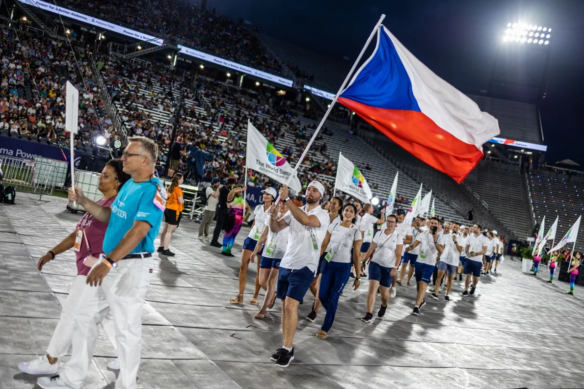Vlajkonoš Brabec byl při zahájení Světových her před diváky nervózní