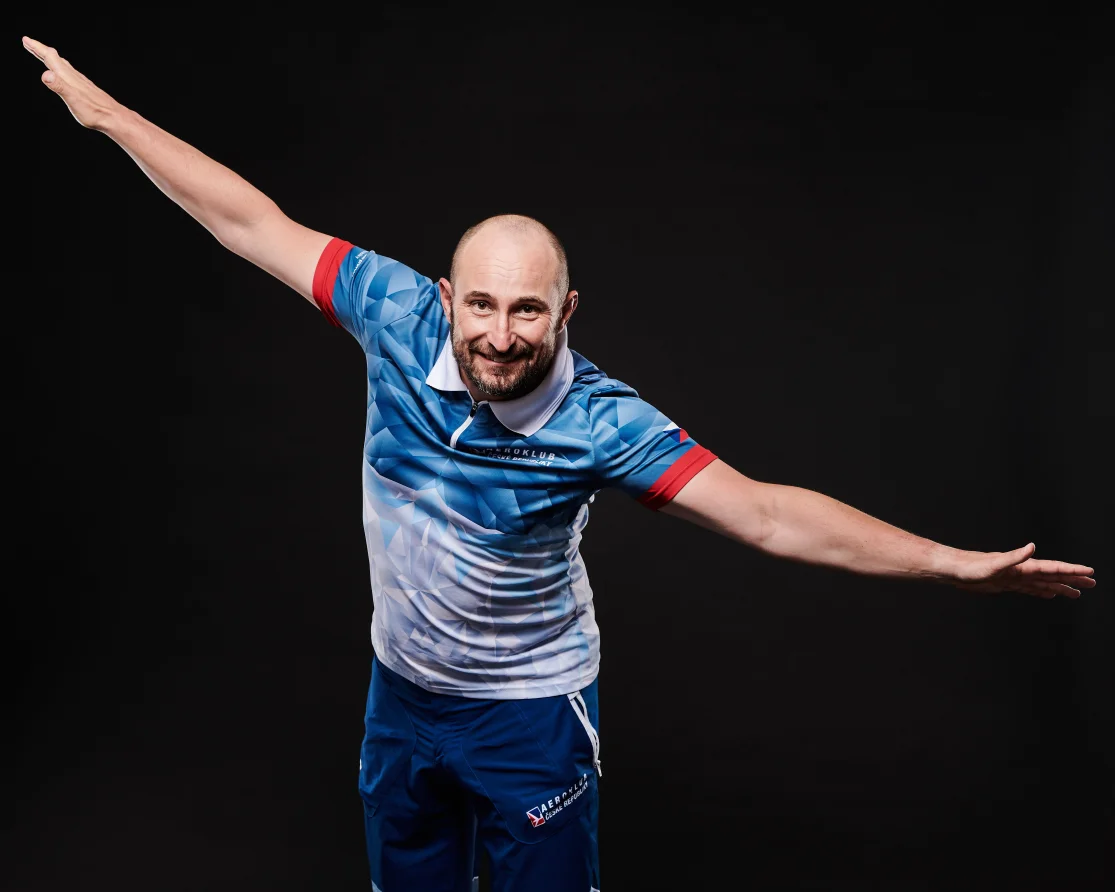 Podletěl pod Karlovým mostem! Je to nejkrásnější zážitek, říká pilot padáku Rahbani