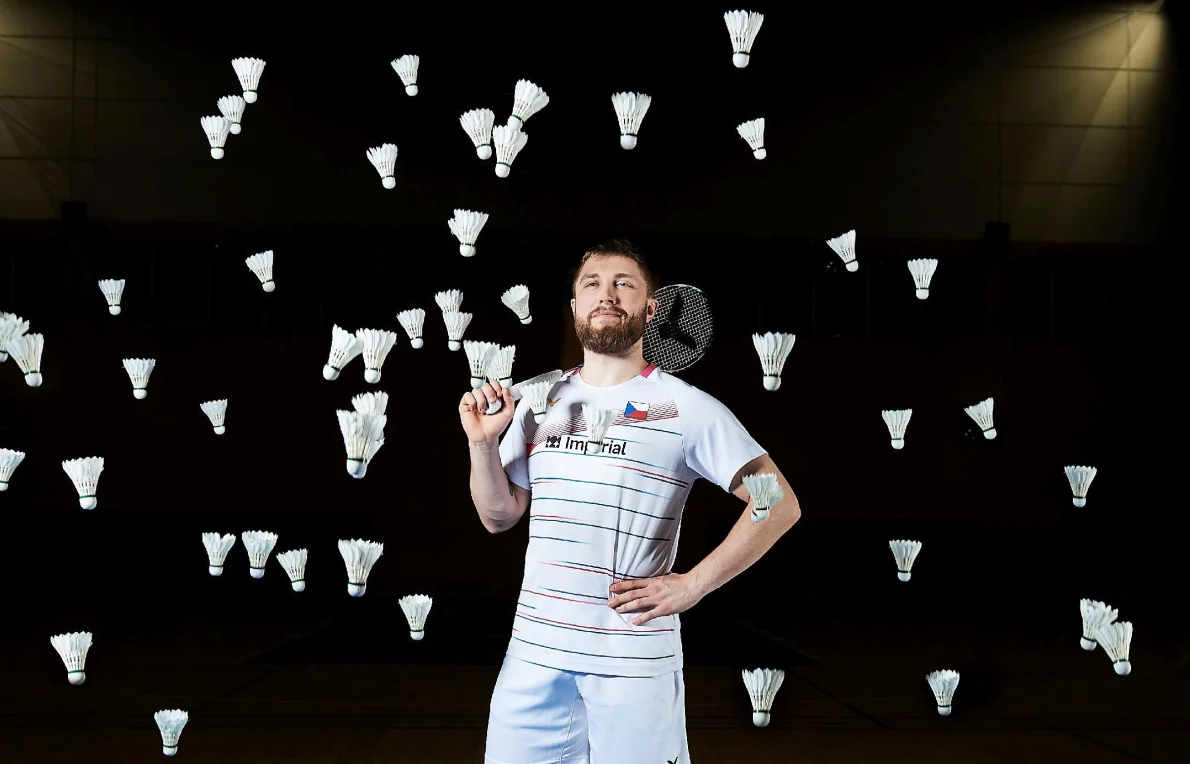 Pekelná rychlost a skvělá kondice. Adam Mendrek vám ukáže krásu badmintonu