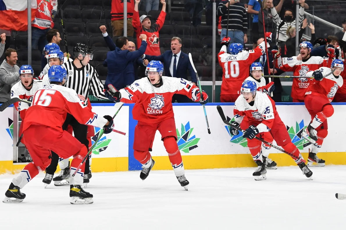 Česká hokejová dvacítka válí na MS. Víte, že její hráči zářili už na Olympiádě mládeže?