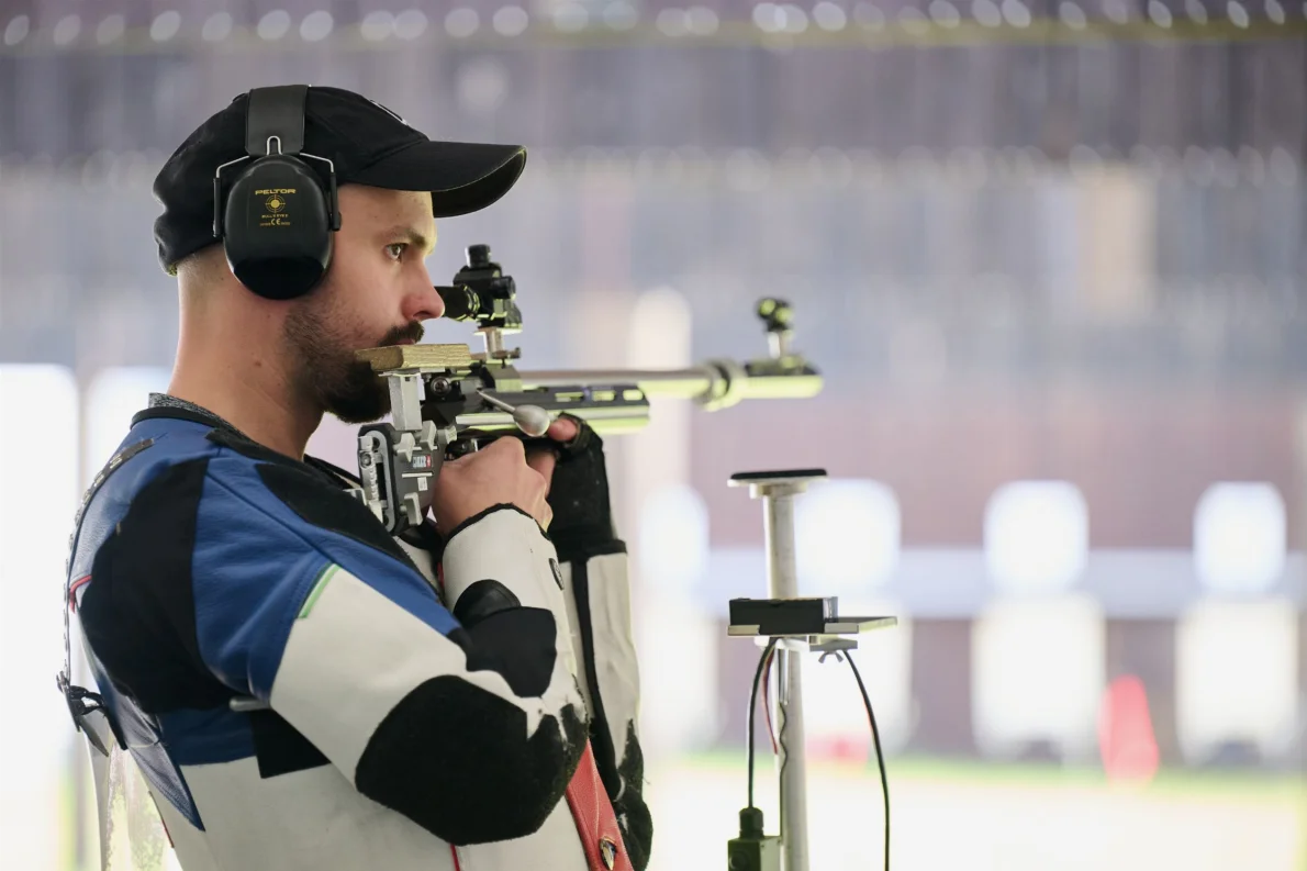 Tučňák, robot nebo snad švadlenka bez bicáků? Aneb Jak se žije sportovním střelcům 