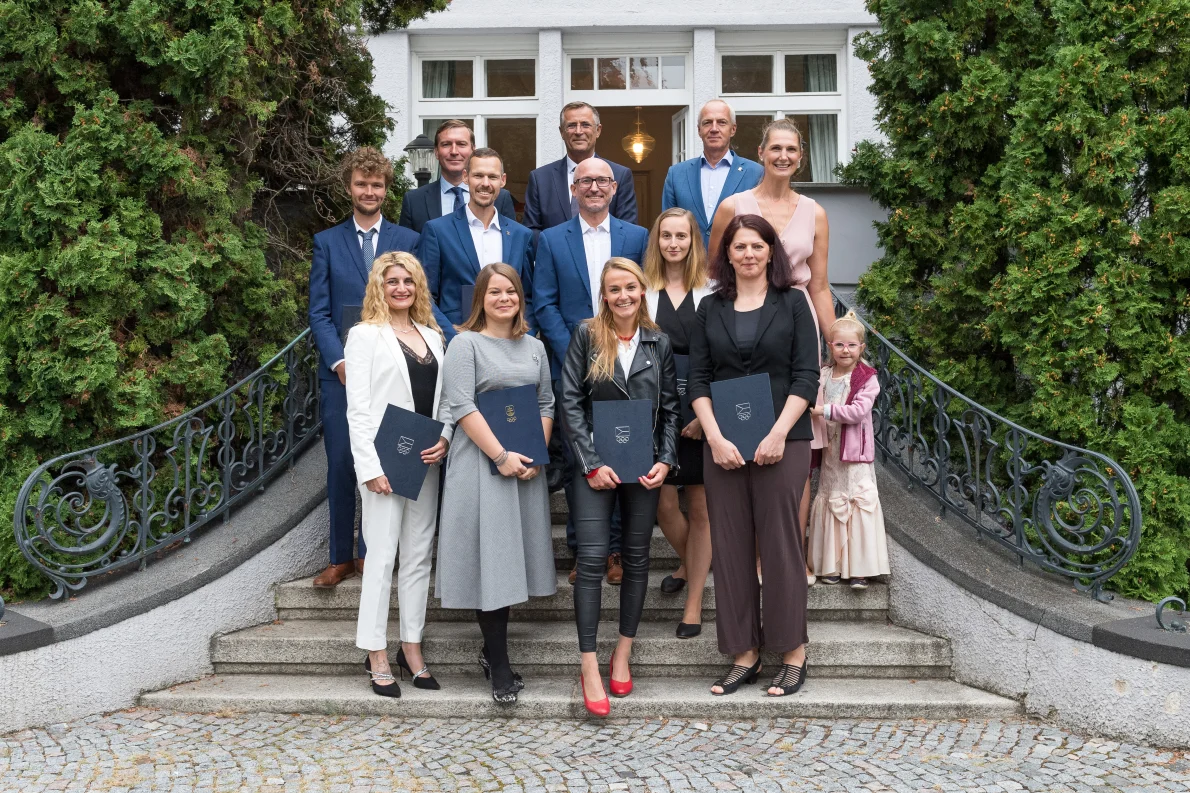 Od medaile k diplomu! Olympijský vítěz Tóth i další studenti Sportovní diplomacie získali titul MPA