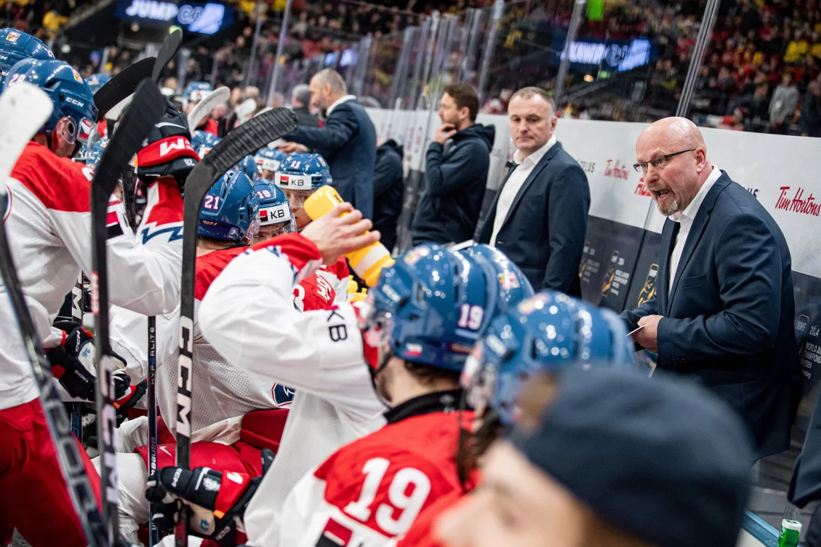 Kouč bronzové hokejové dvacítky Augusta: „Nejtěžší je rozhodovat o životech hráčů.“