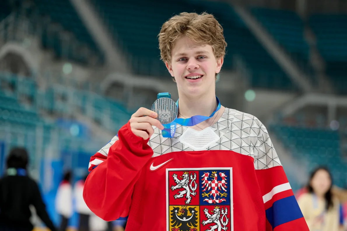 Synovec hokejisty Voráčka utekl z Winter Classic. Teď zářil na Olympijských hrách mládeže