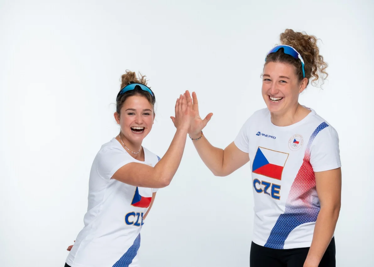 I bez moře to dotáhly až na olympiádu! Poslechněte si české jachtařky Sáru se Zosiou