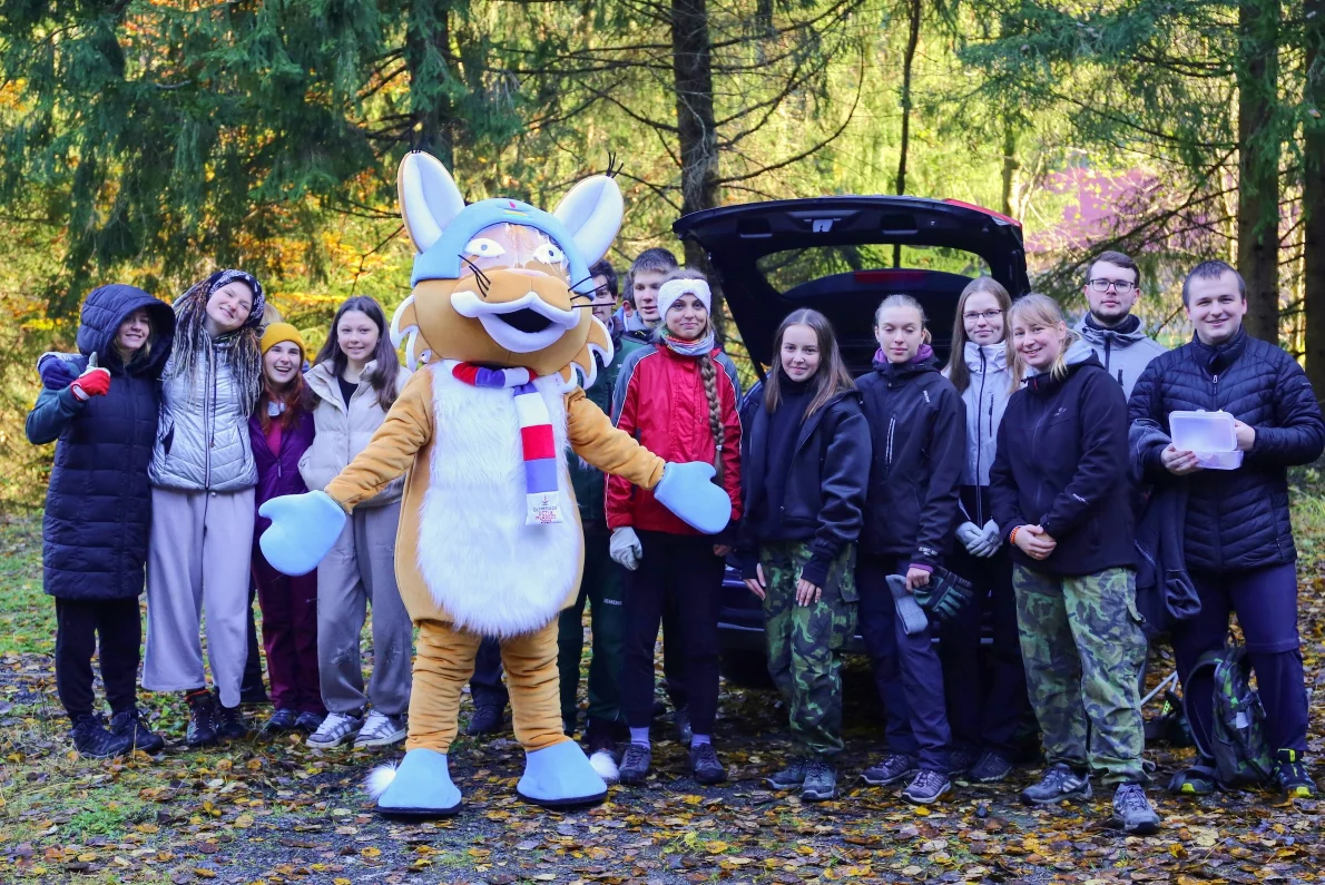 Studenti se zapojili do příprav tratí na Bílé. Přidal se i maskot Borys