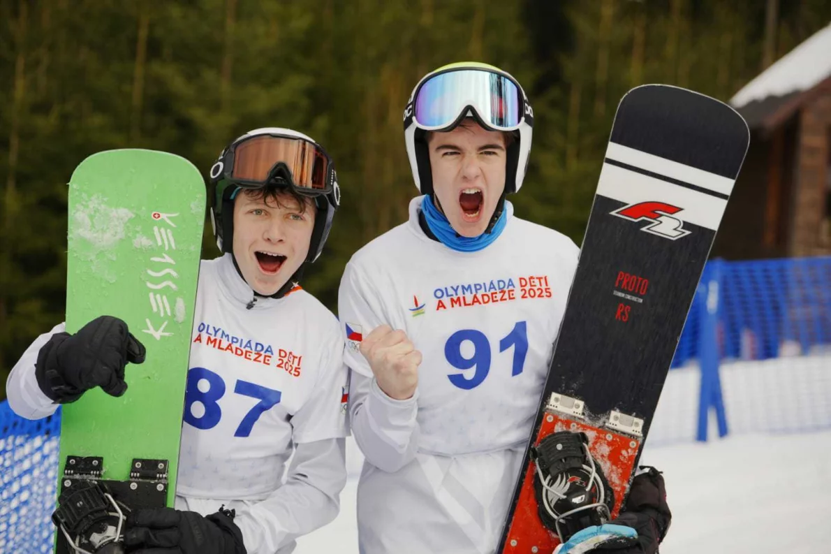 Dvě zlata a stříbro! Středočeští obojživelní snowboardisté ovládli paralelní obří slalom
