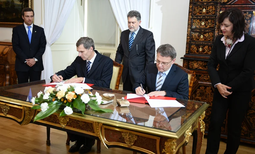 Ministr Zaorálek podepsal Memorandum o vzájemné spolupráci s Českým olympijským výborem