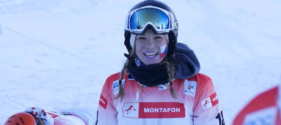 VIDEO: Sportovní nezmar Švábíková. V zimě reprezentuje na prkně, v létě v atletice