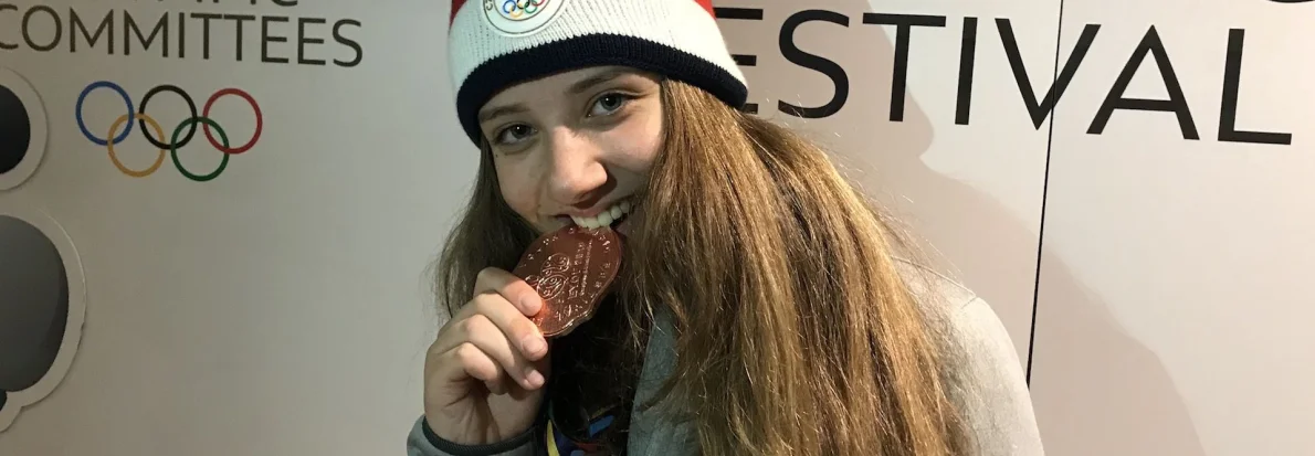 Premiéra s leskem „olympijského“ bronzu. Mladičká česká snowboardistka válela