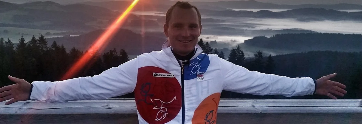 Vodní hrátky ve francouzském Pau: Kdo je víc? Kajakáři nebo kanoisté?